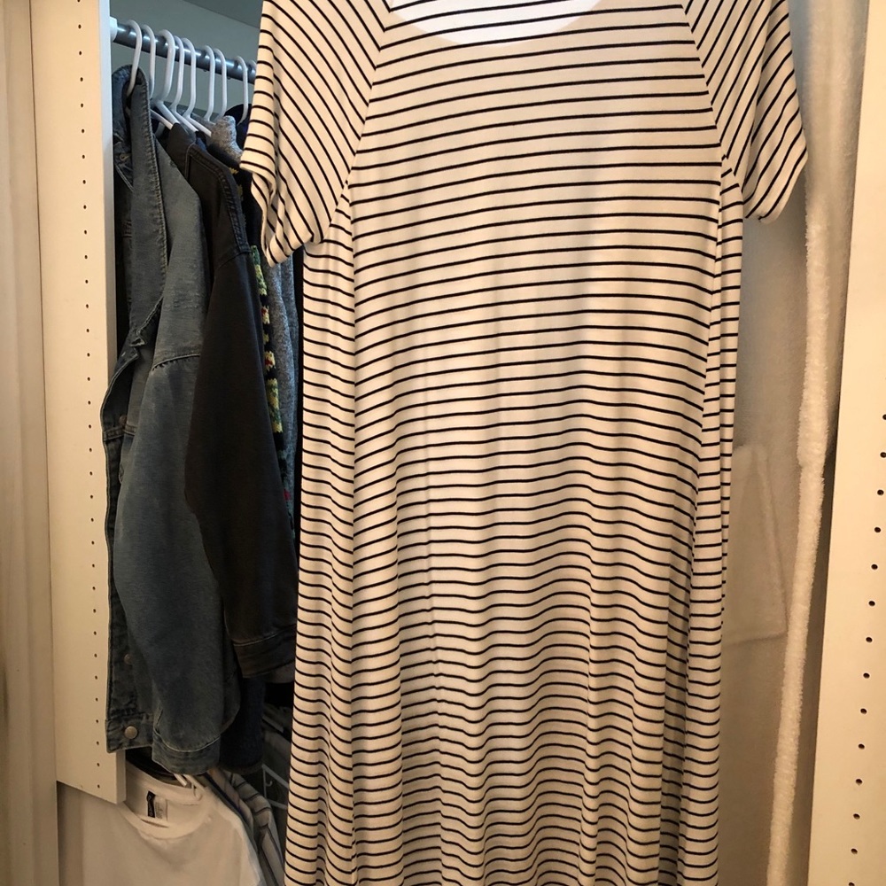 Old Navy white and black stripes